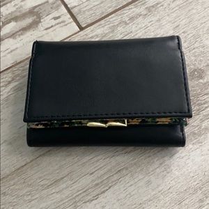 Small Trifold Wallet
